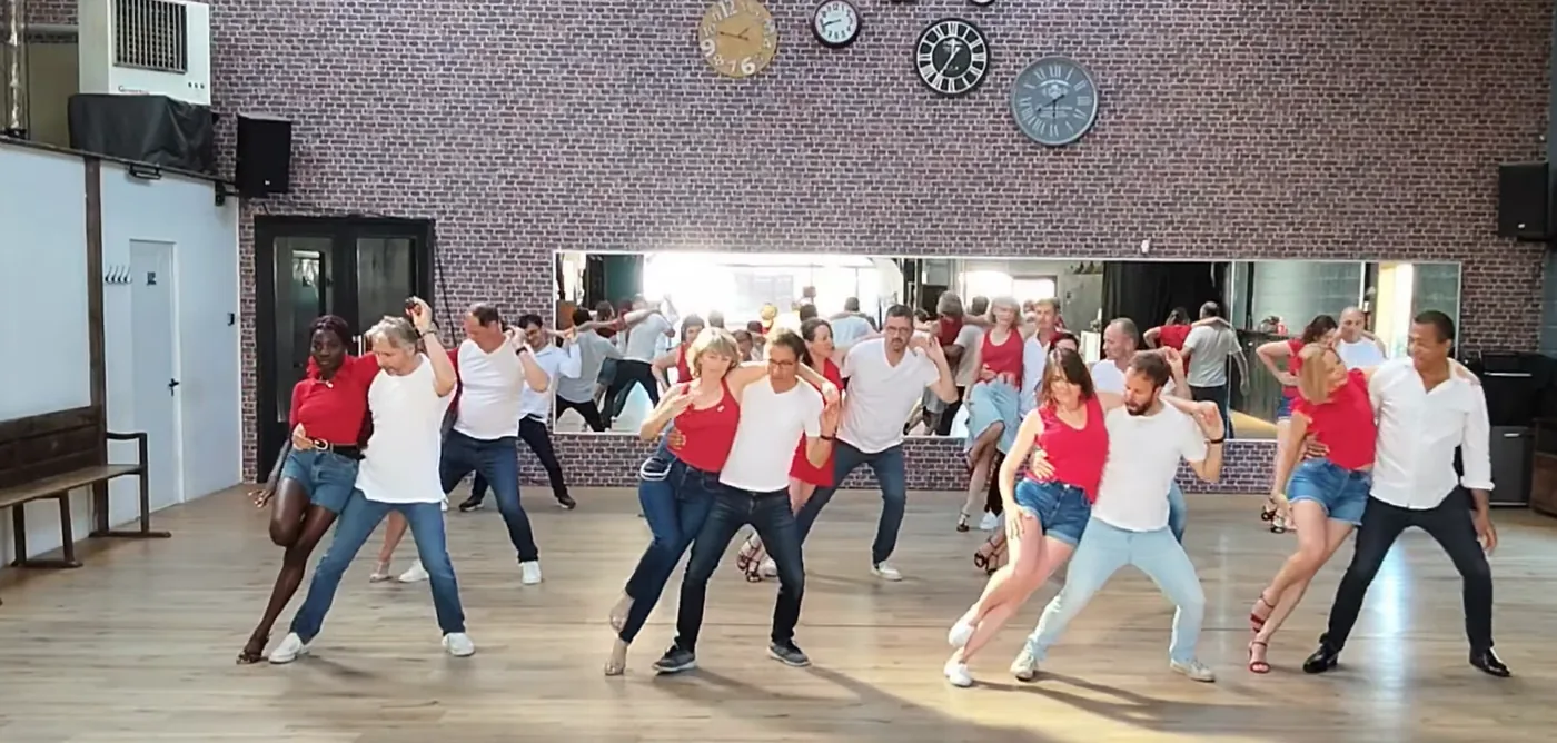 La troupe de bachata en répétition au Hang'Art