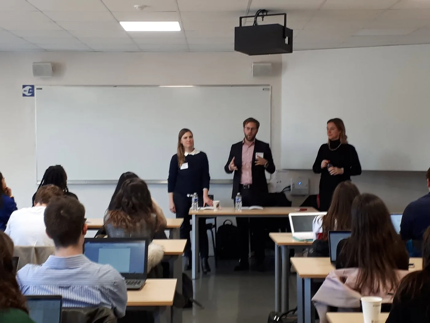 Frédéric Desclercs animant un atelier collectif sur la transition professionnelle